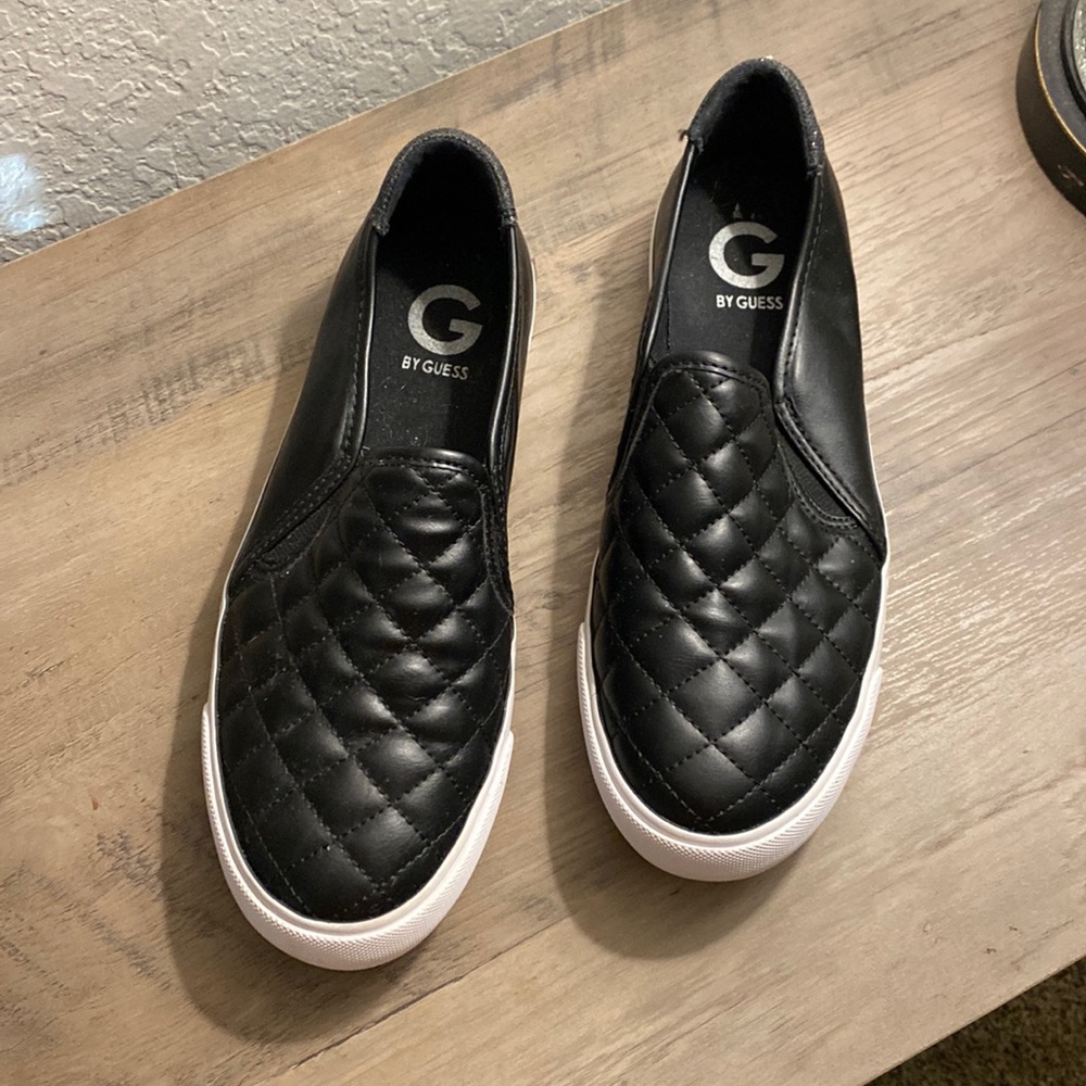 Guess Quilted Slides 8 1/2